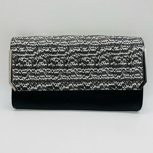 VINCE CAMUTO WOMENS BLACK & WHITE LEATHER LULA SNAKE CLUTCH
